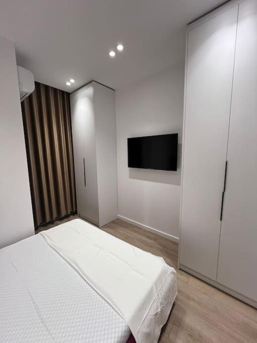 Spacious Apartment Ish-Blloku Area ティラナ エクステリア 写真